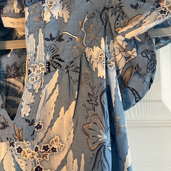 jennifer & grace top with cute blue floral pattern NWT size Small - Picture 3 of 4